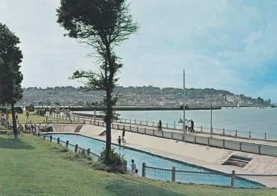 East Cowes Esplanade showing the paddling pool, green spaces, and waterfront with Cowes in the background